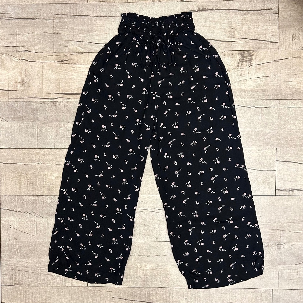 Hollister Ultra High Rise Black Floral Cottagecore Wide Leg Ruched Pants XS